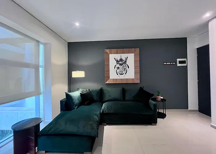 S2305 - 2bdr - 2bth Apartamento *