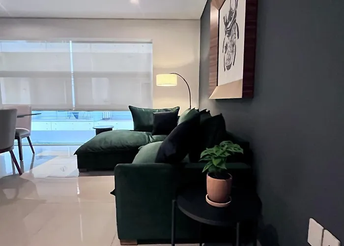 S2305 - 2bdr - 2bth Apartamento